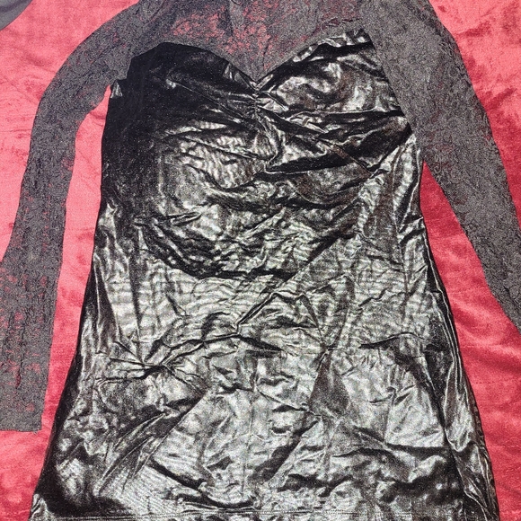 Black wetlook and lace dress - Size 2x/3x - Picture 3 of 4